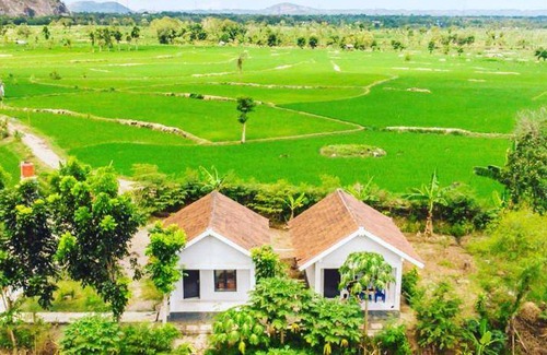 Kecamatan Praya Barat Daya House | 20 m² Bungalow ∙ 2 guests