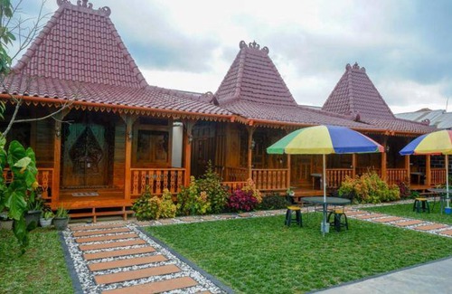 Wonosobo Hotel | 20 m² Hotel ∙ 4 guests