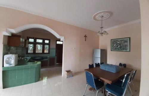 Cipanas Villa | 200 m² Villa ∙ 1 bedroom ∙ 2 guests