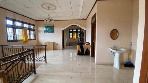 Cipanas Villa | 200 m² Villa ∙ 1 bedroom ∙ 2 guests