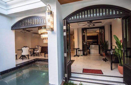 Wua Lai Hotel | 220 m² Hotel ∙ 4 bedrooms ∙ 12 guests