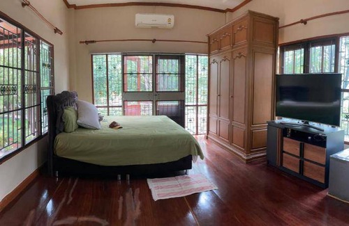 Ban Pong Bed & Breakfast | 25 m² Bed and breakfast ∙ 5 bedrooms ∙ 10 guests