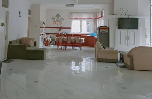 Cipanas Hotel | 25 m² Hotel ∙ 4 guests