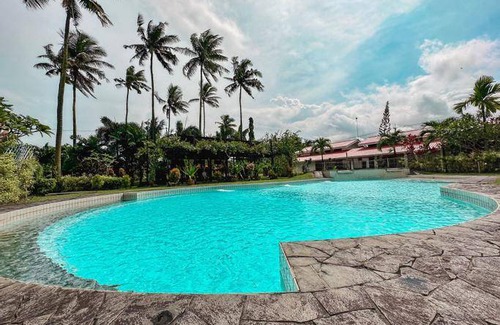 Balikpapan Bed & Breakfast | 250 m² Bed and breakfast ∙ 4 bedrooms ∙ 8 guests