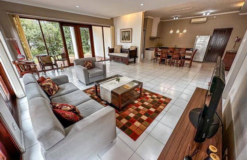 Balikpapan Bed & Breakfast | 250 m² Bed and breakfast ∙ 4 bedrooms ∙ 8 guests
