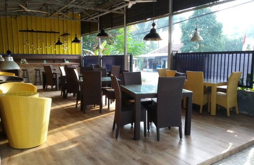 Karang Bolong Resort | 250 m² Resort ∙ 2 bedrooms ∙ 6 guests