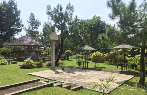 Cisarua Villa | 2500 m² Villa ∙ 6 bedrooms ∙ 15 guests