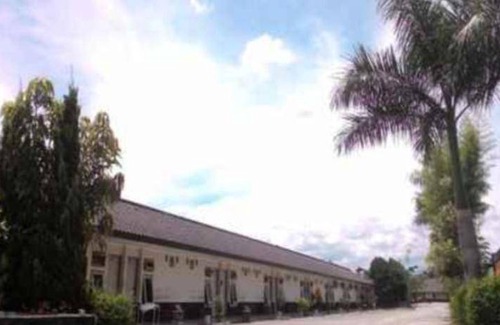 Ponorogo Hotel | 28 m² Hotel ∙ 8 guests