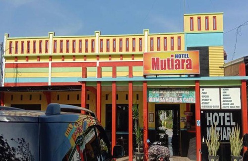 Ponorogo Hotel | 28 m² Hotel ∙ 8 guests