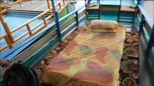 Kumai Boat Rental | 30 m² Houseboat ∙ 1 bedroom ∙ 3 guests