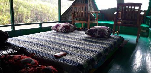 Kumai Boat Rental | 30 m² Houseboat ∙ 1 bedroom ∙ 6 guests