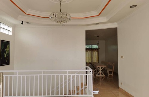 Cipanas Villa | 300 m² Villa ∙ 5 bedrooms ∙ 15 guests