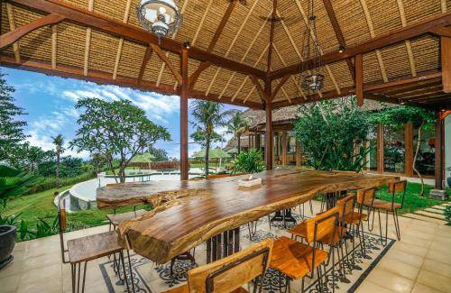 Kalibukbuk Villa | 300 m² Villa ∙ 5 bedrooms ∙ 10 guests