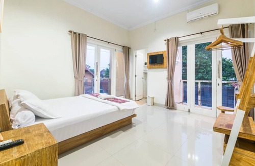 Yogyakarta House | 325 m² House ∙ 4 bedrooms ∙ 8 guests