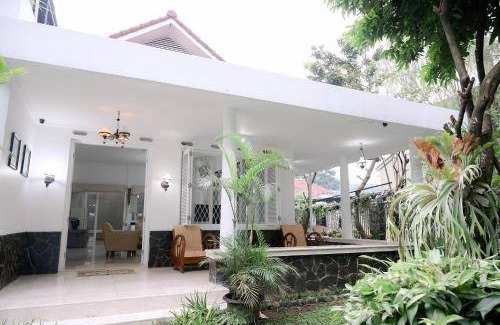 Bogor Tengah House | 350 m² House ∙ 2 bedrooms ∙ 10 guests