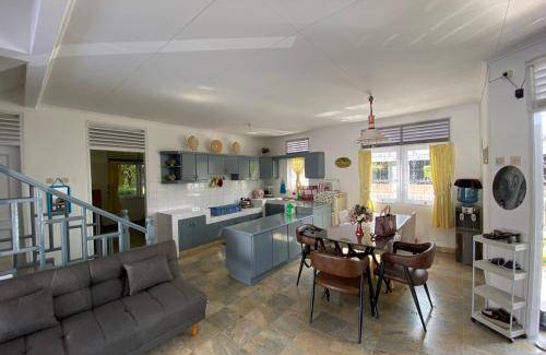 Cipanas Villa | 358 m² Villa ∙ 3 bedrooms ∙ 12 guests