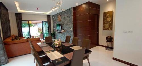 Krabi Villa | 367 m² Villa ∙ 3 bedrooms ∙ 13 guests