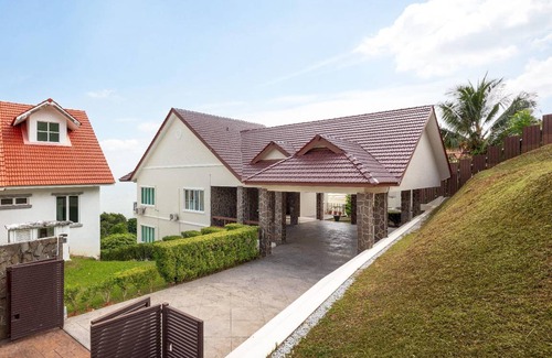 Tanjung Bungah Villa | 370 m² Villa ∙ 4 bedrooms ∙ 8 guests