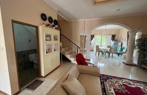 Cipanas Villa | 373 m² Villa ∙ 4 bedrooms ∙ 20 guests