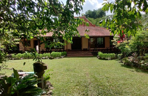 Pakem Villa | 4/6-persons sized villa with great views & fresh air, big private tropical land.