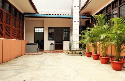 Bandung House | 400 m² House ∙ 4 bedrooms ∙ 12 guests