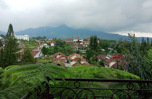 Cipanas Villa | 400 m² Villa ∙ 4 bedrooms ∙ 30 guests