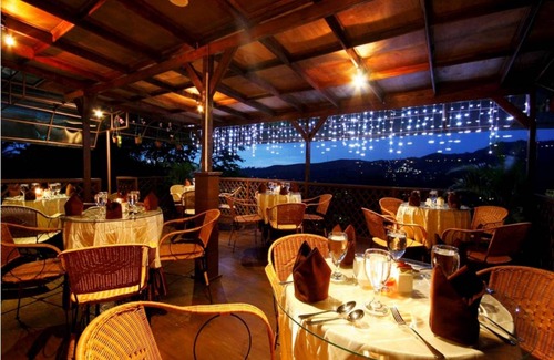 Megamendung Resort | 47 m² Resort ∙ 8 guests