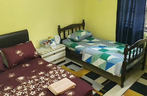 Taman Tiram Jaya Bed & Breakfast | 480 m² Bed and breakfast ∙ 3 guests