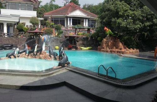 Cipanas Hotel | 55 m² Hotel ∙ 6 guests