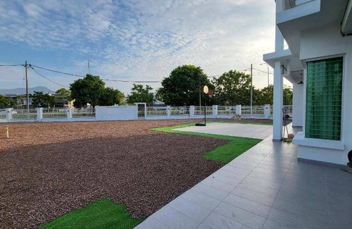 Kluang House | 557 m² House ∙ 4 bedrooms ∙ 12 guests