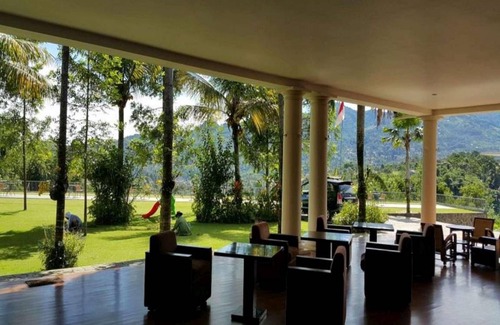 Megamendung Resort | 57 m² Resort ∙ 8 guests