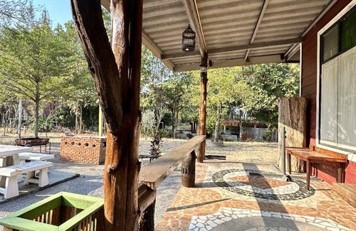 Suan Phueng House | 600 m² Bungalow ∙ 2 guests
