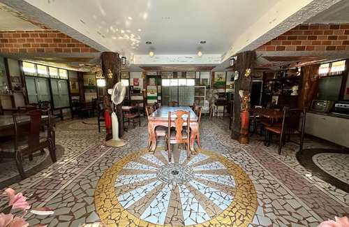 Suan Phueng House | 600 m² Bungalow ∙ 2 guests