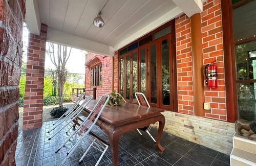 Suan Phueng House | 600 m² Bungalow ∙ 2 guests