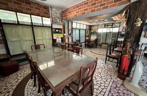 Suan Phueng House | 600 m² Bungalow ∙ 2 guests