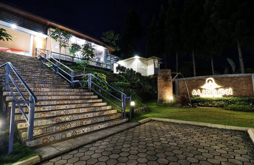 Cisarua Hotel | 82 m² Hotel ∙ 2 bedrooms ∙ 10 guests