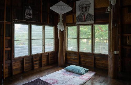 Chiang Dao Hostel | Art House at Chiangdao - Waterlily House