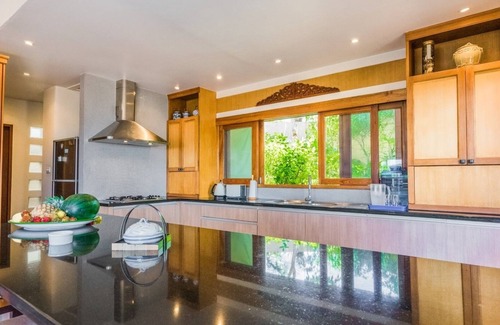 Choeng Mon Villa | ❤️ Baan Arun ✅ 4 BR Villa ✅ 5 Mins To Beach & Shops ⭐ FREE Airport Transfers