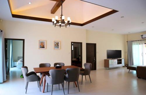 Huai Yai Villa | Baan Dusit Pattaya lake