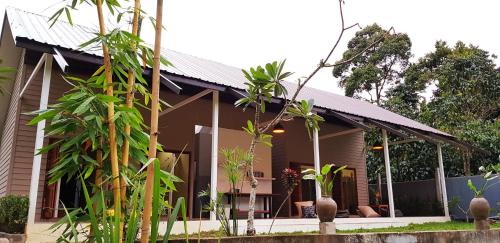 Na Thon Hostel | Baan Hinlad Home and Hostel