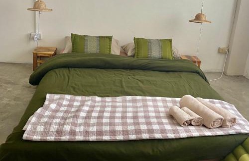 Talat Noi Hostel | Baan KhaoSoi - Private room in a rooftop hostel 2nd floor
