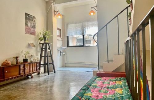 Talat Noi Hostel | Baan KhaoSoi - Private room in a rooftop hostel 2nd floor
