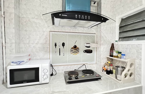 Ban Chang Lo House | Bangkok Private–Cheerful–WFH 4 bedrooms + Parking