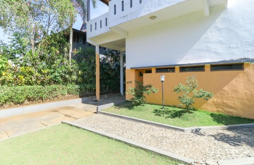 Sidomulyo House | Batu Villa & Residence By Pinky