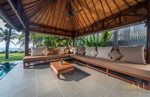 Gerokgak Villa | Beachfront Dream Villa Direct at the Beach!