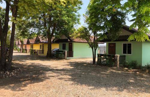 Takhli Bed & Breakfast | Bed and breakfast ∙ 2 guests
