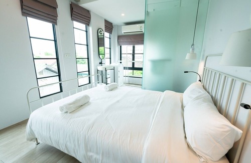 Chana Songkhram Hostel | Bedspread Hostel - Adults Only