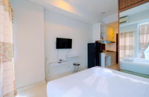 Menteng Apartment | Best Emerald Studio Room Apartment at Capitol Park Residence By Travelio