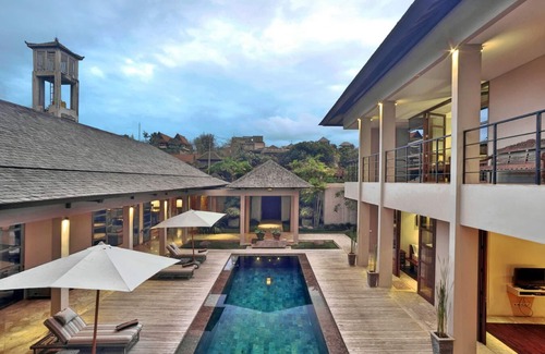 Bukit Villa | Book 2 bedroom at large 4 bedroom Luxe Villa, Daily staff service, Stress Free!