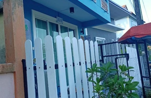 Cherngtalay House | Bright Blue House
